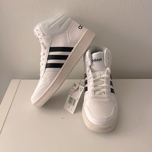 Men’s Adidas size 7 basketball sneaker